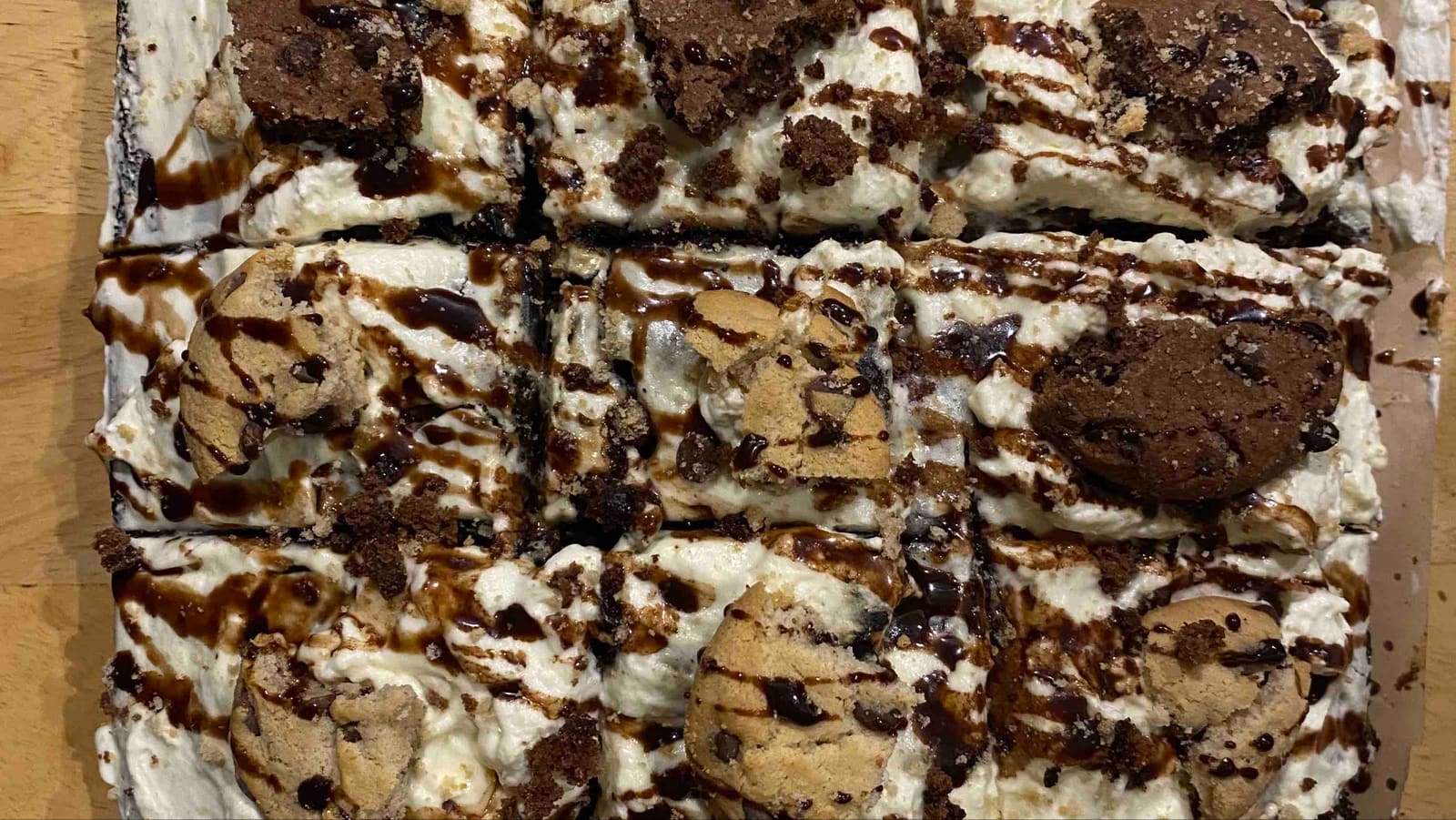 Sakoon Cookie Crumble brownie with cookie crumb and chocolate pieces